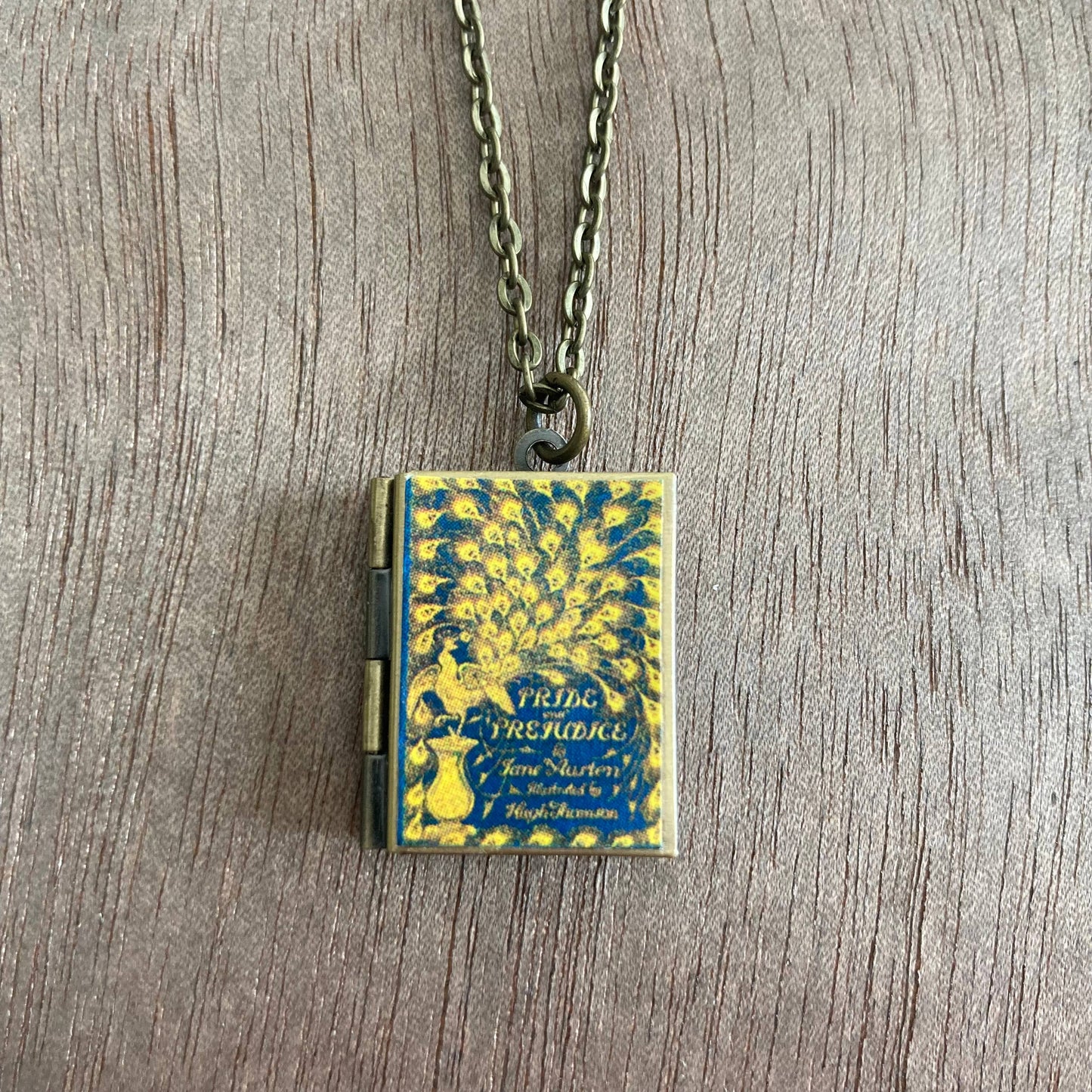 Book Locket Pride and Prejudice - Vintage Peacock