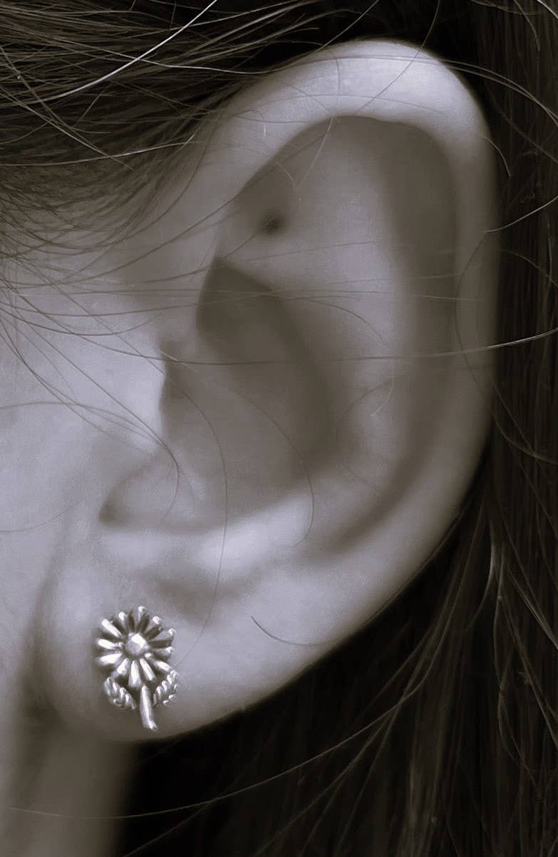 Daisy Earring Gold Natural History