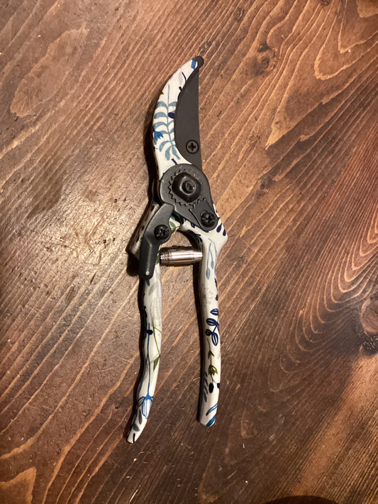 Midnight Botanical Garden Shears